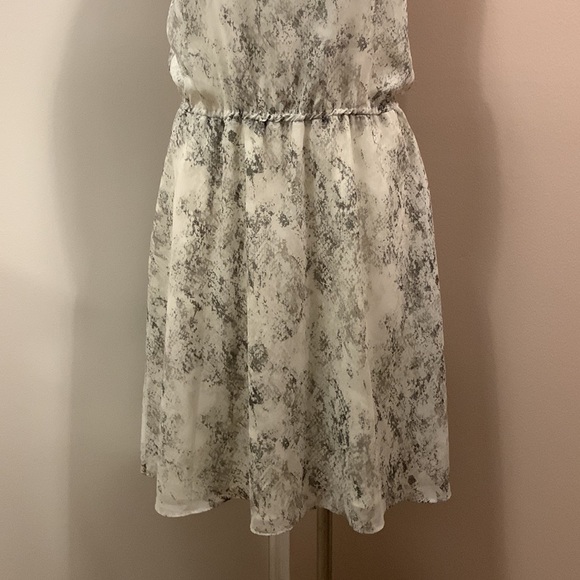 𝅺BANANA Republic Patterned Halter Dress size 10. No belt - Picture 3 of 10
